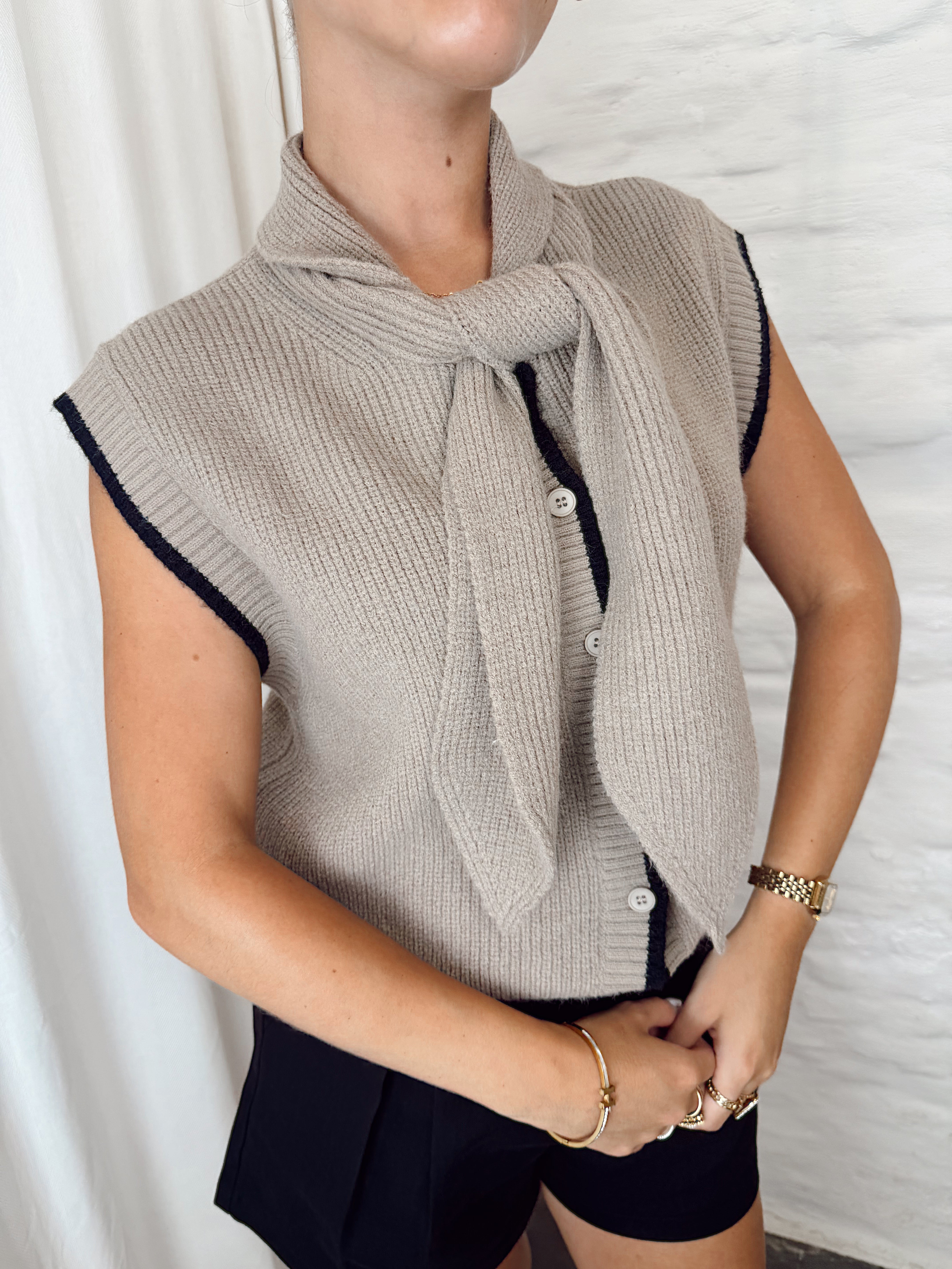 Gilet with scarf B2020 TAUPE