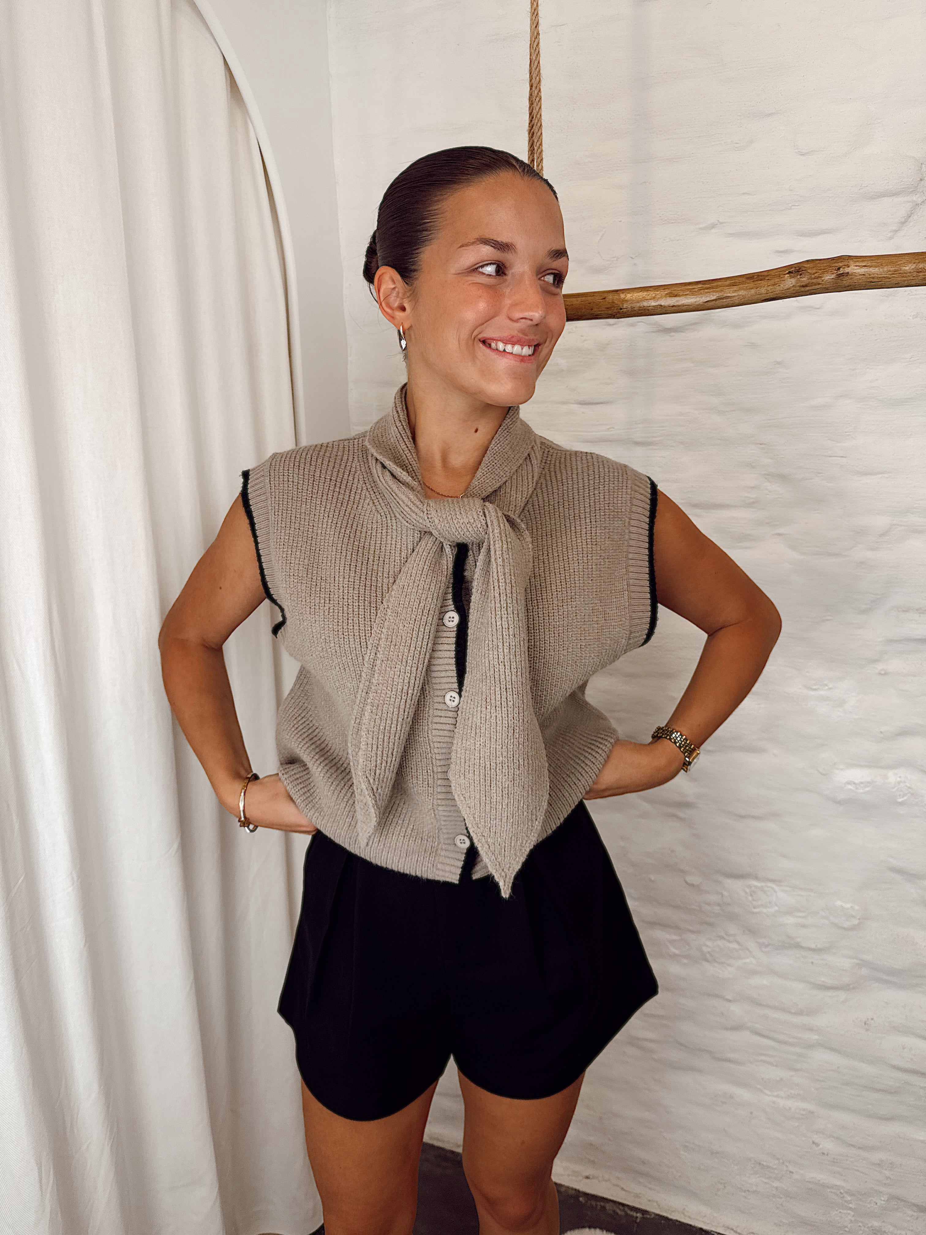 Gilet with scarf B2020 TAUPE